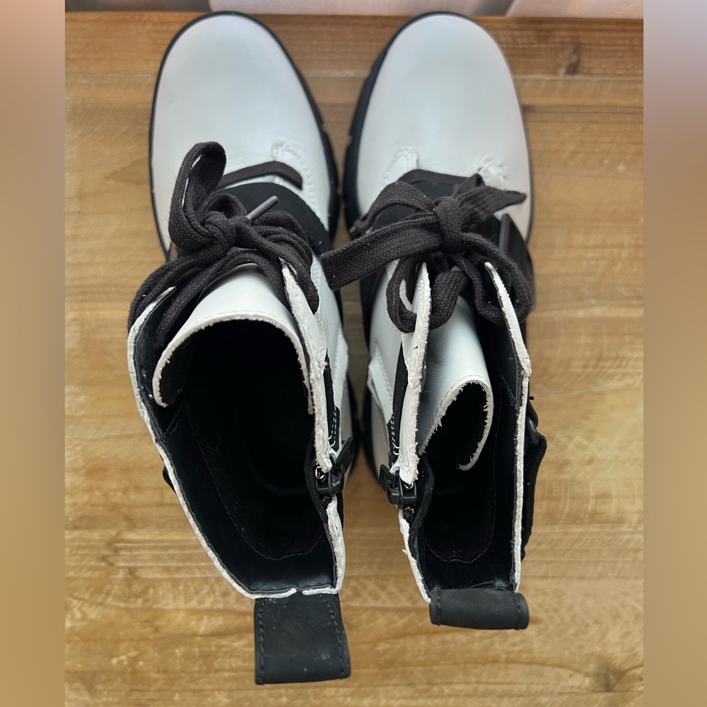New UGG Ashton Lace Up In White Women’s Size 7 - Picture 6 of 14